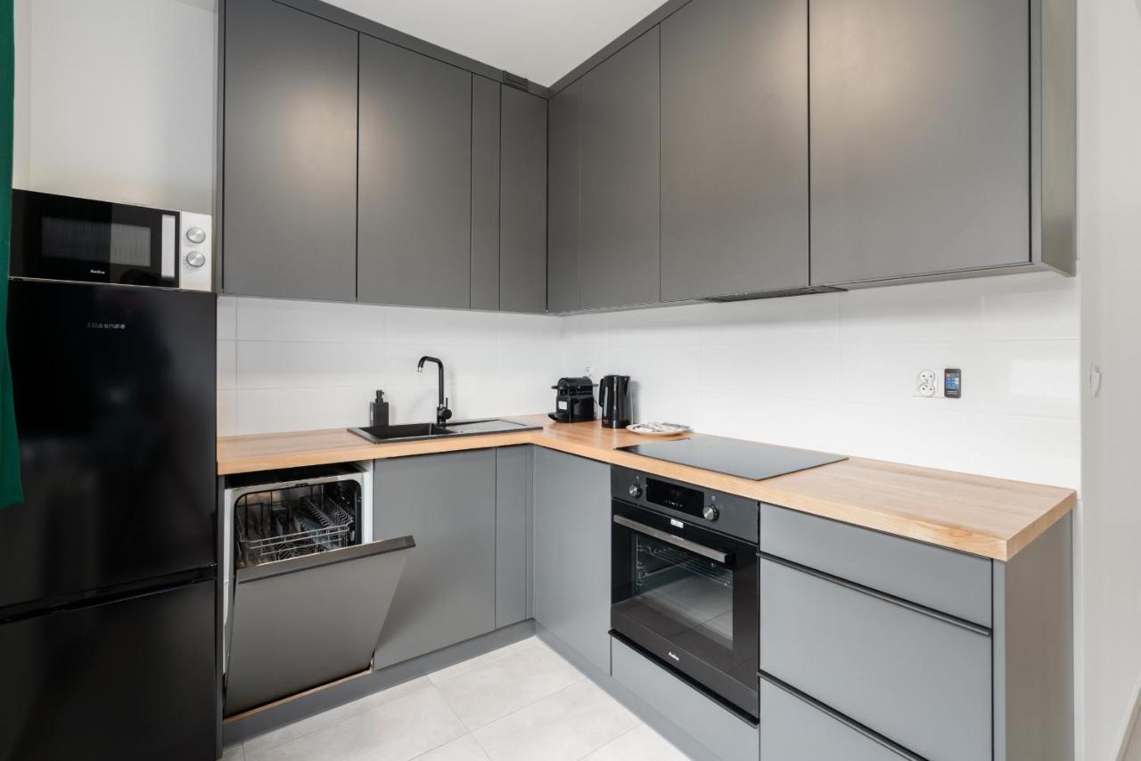 Apartments With Garden Dmowskiego 81 By Noclegi Renters Poznan Ngoại thất bức ảnh