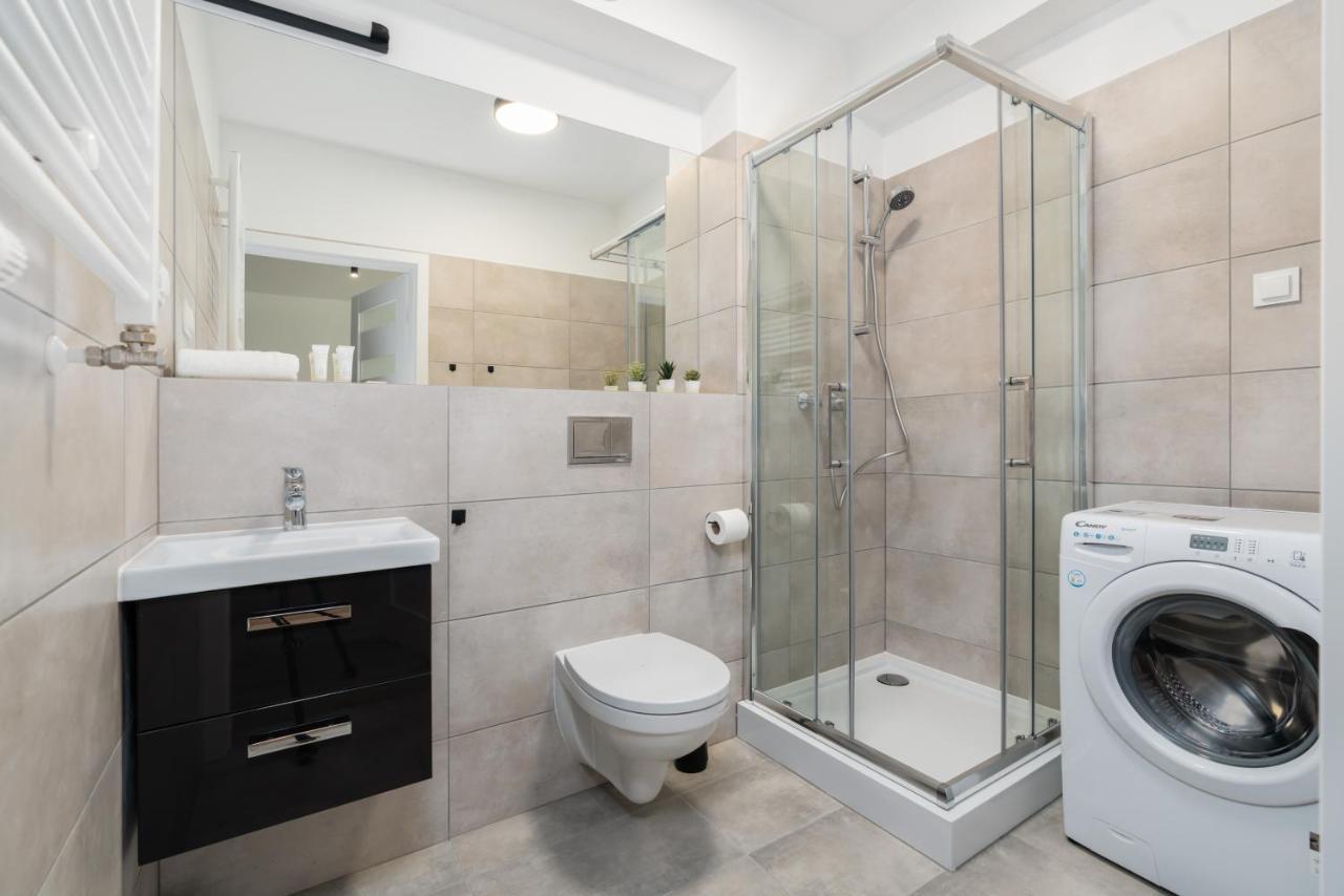 Apartments With Garden Dmowskiego 81 By Noclegi Renters Poznan Ngoại thất bức ảnh